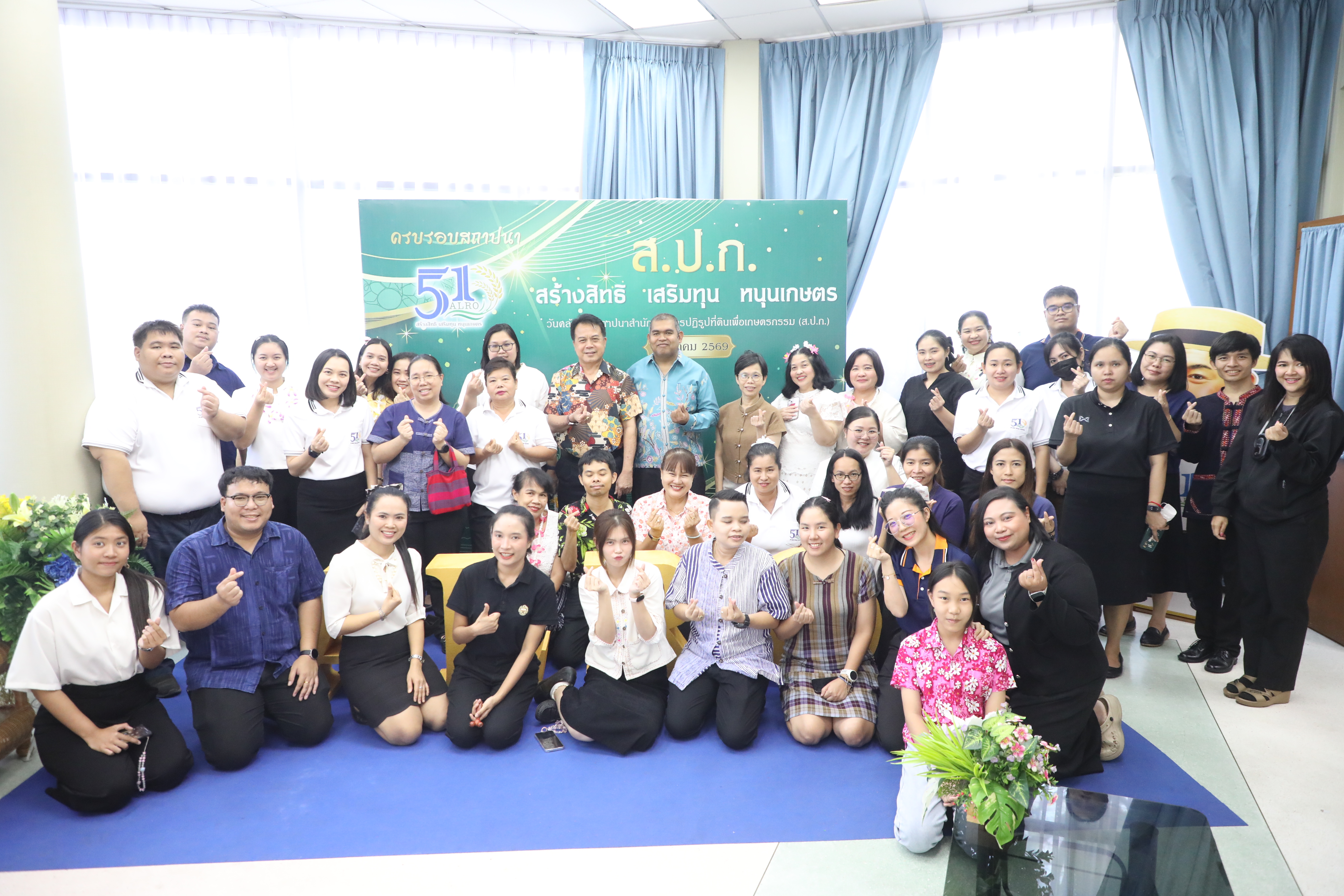 title - ชุ่มฉ่ำ! ชาว ส.ป.ก. ร่วมสรงน้ำพระพุทธรูป และรดน้ำขอพรผู้บริหาร เนื่องในประเพณีวันสงกรานต์ ประจำปี 2569 บรรยากาศเต็มไปด้วยความชื่นมื่นชุ่มฉ่ำ